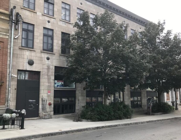 Primary Photo Of 281 Rue De Saint-Vallier E, Québec Office For Sale