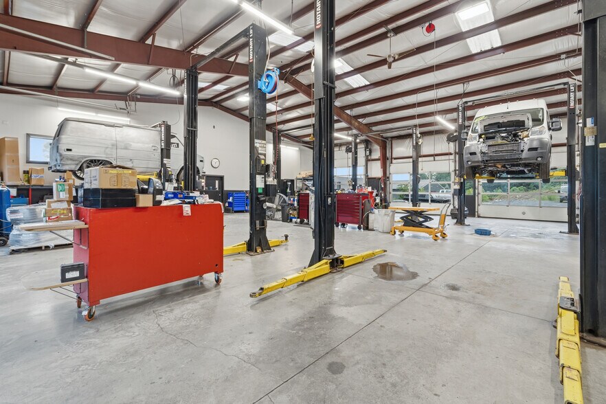 More Photos Of 1097 Eddie Dowling Hwy, North Smithfield Service Station For Sale