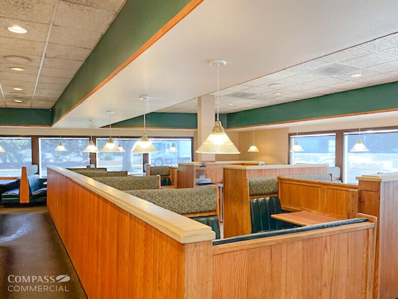 More Photos Of 210 Penninger St, Central Point Restaurant For Lease