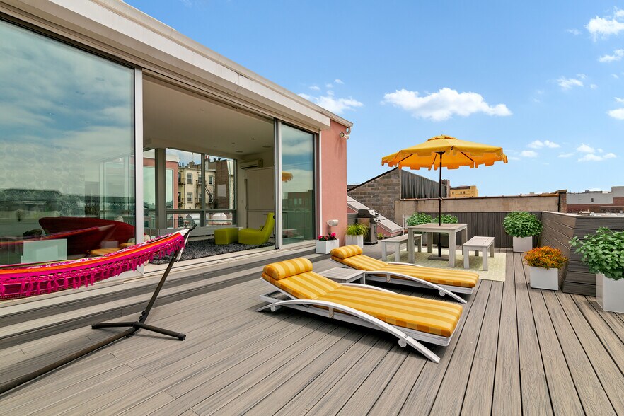 More Photos Of 47 4th St, Brooklyn Flex For Sale