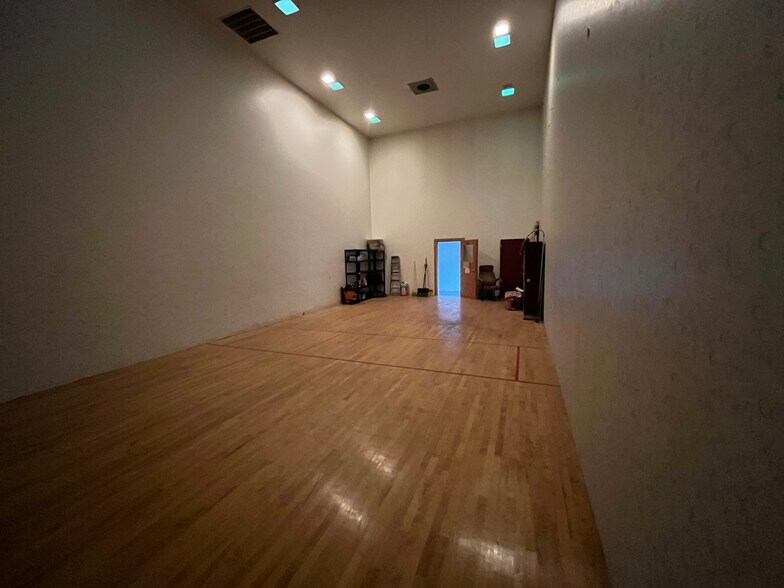 More Photos Of 5700 Logan St, Denver Office For Lease