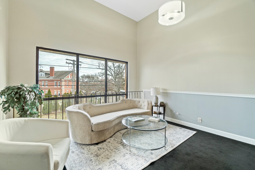 More Photos Of 575 Ellsworth St, Bridgeport Apartments For Sale