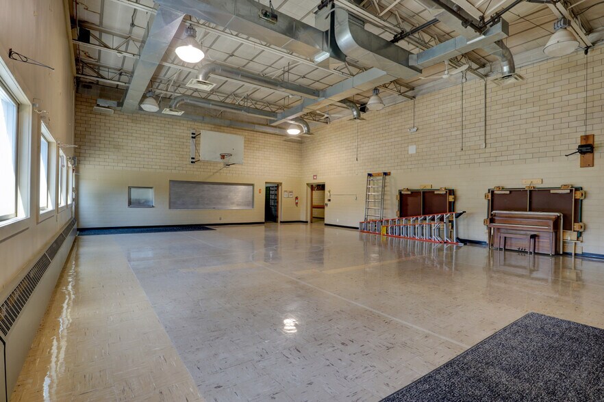 More Photos Of 4960 Hill Rd, Kennedy Schools For Lease