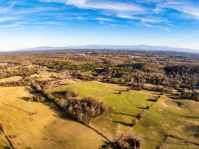 More Photos Of 520 Thorngrove pike, Kodak Land For Sale