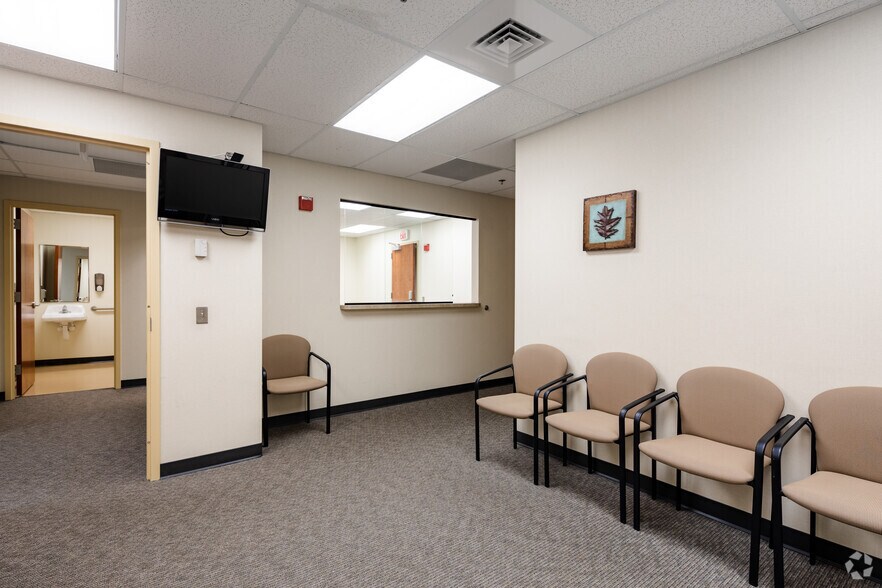 More Photos Of 100 Market Place Blvd, Cartersville Unknown For Lease