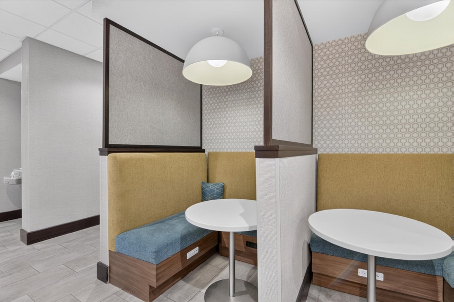More Photos Of 1335 S Main St, Adrian Hotel For Sale