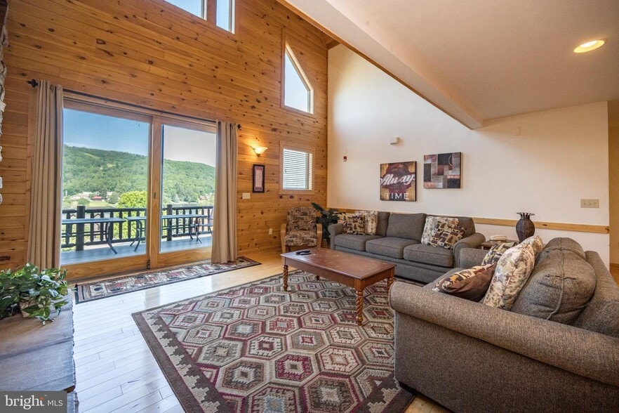 More Photos Of 25 Cedar Shores dr, Mchenry Marina For Sale