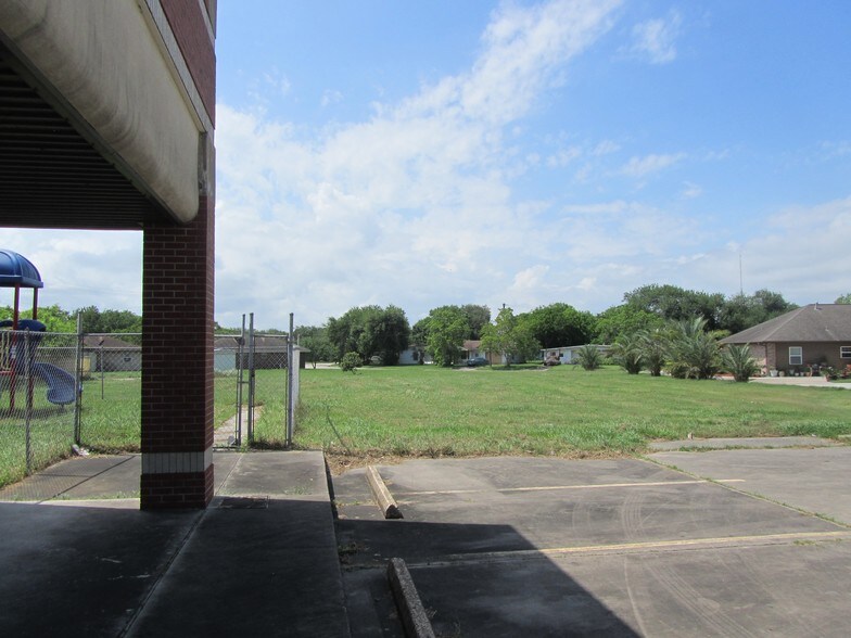 More Photos Of 1205-1211 W Austin St, Port Lavaca Office For Lease
