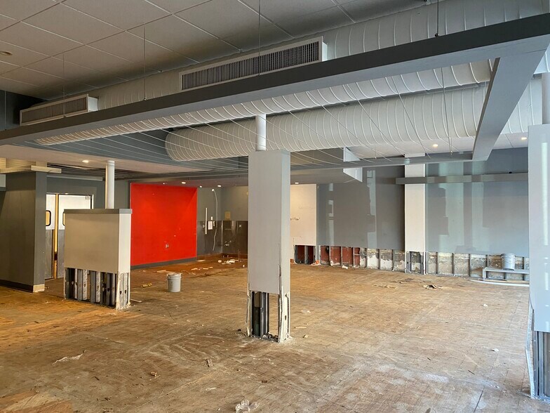 More Photos Of 101-107 N Oak Park Ave, Oak Park General Retail For Sale