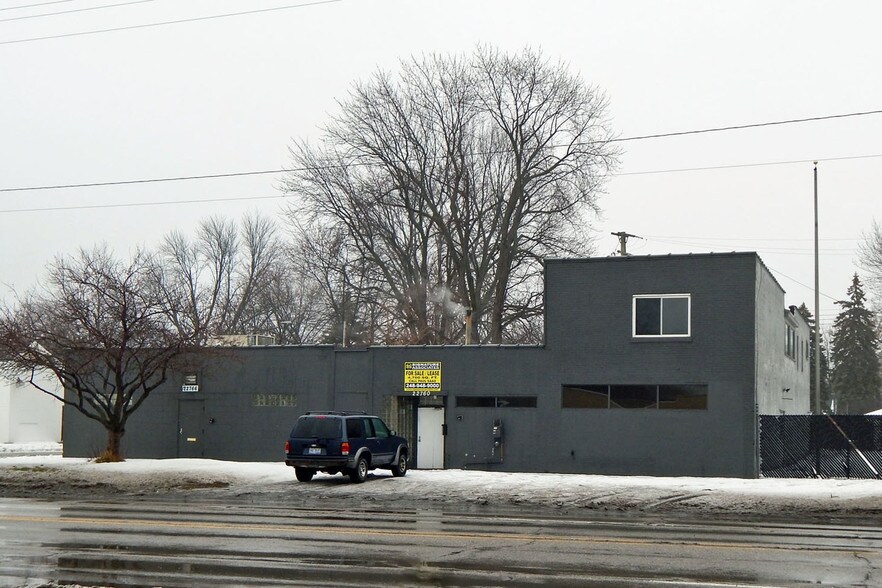 More Photos Of 22760 Dequindre Rd, Warren Warehouse For Sale