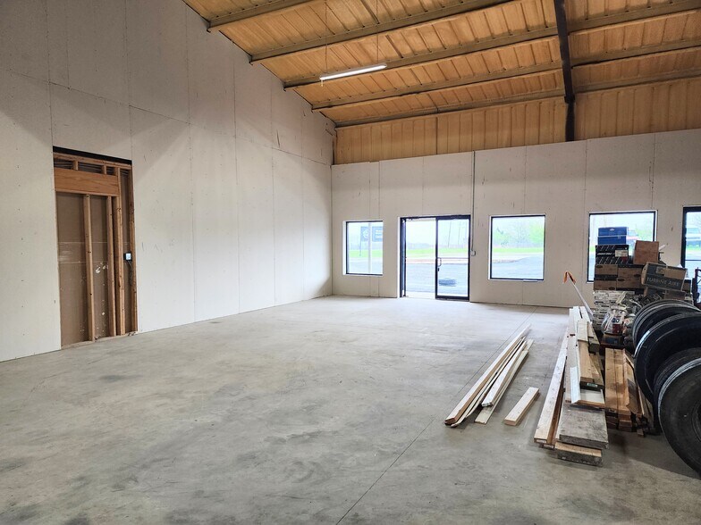 More Photos Of 902 Elliott Rd, Sherman Industrial For Lease