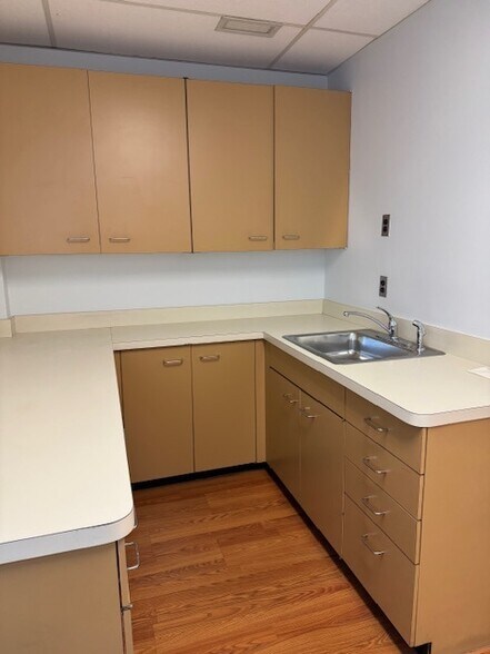 More Photos Of 611 S Carlin Springs Rd, Arlington Office For Sale