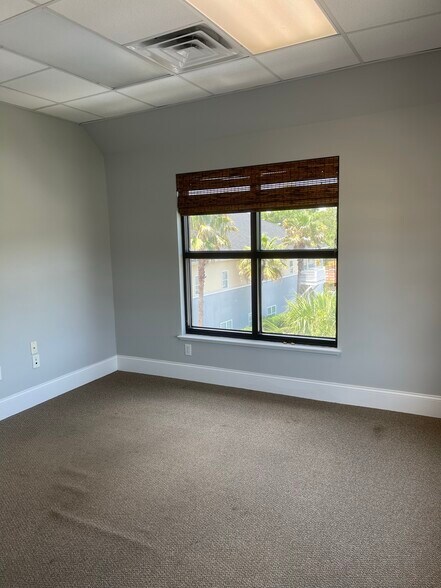 More Photos Of 670 Marina Dr, Charleston Office For Lease