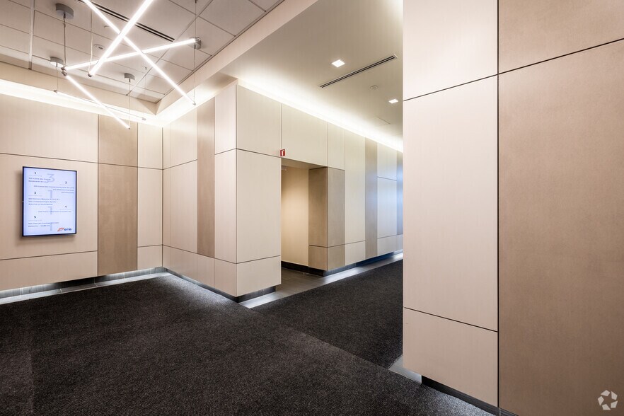 More Photos Of 3111 Boul Saint-Martin O, Laval Office For Lease