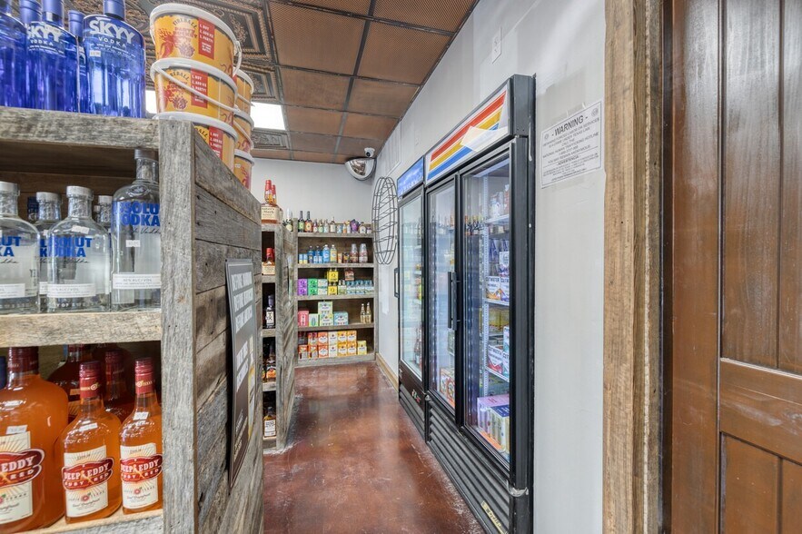 More Photos Of 49 Encino Dr, Concan Convenience Store For Sale
