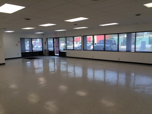 More Photos Of 811 W McGalliard Rd, Muncie Storefront For Sale