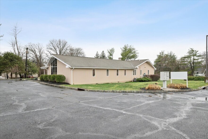 More Photos Of 762 US HIGHWAY 202/206, Bridgewater Medical For Lease