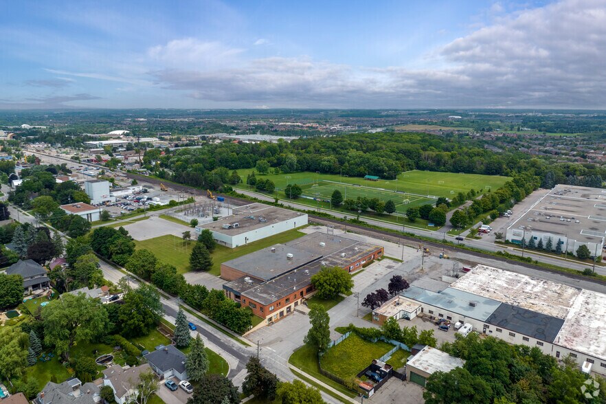 More Photos Of 155 Edward St, Aurora Distribution For Lease