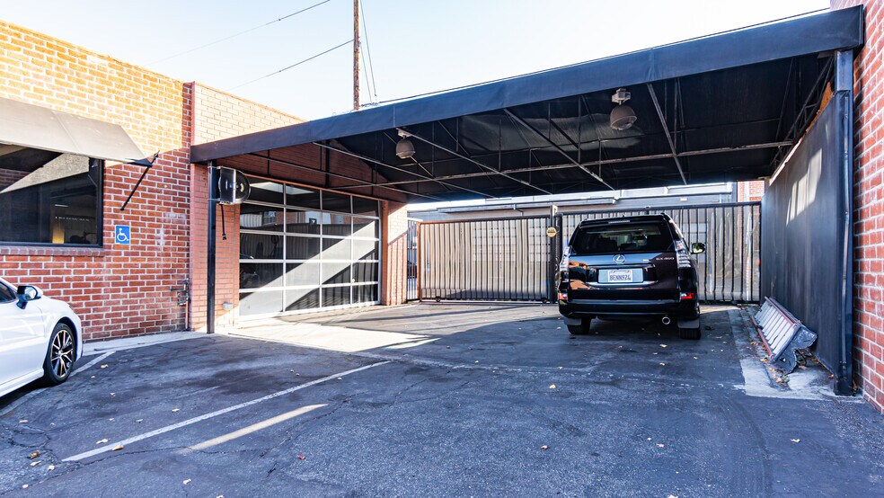 More Photos Of 120 Penn St, El Segundo Warehouse For Lease