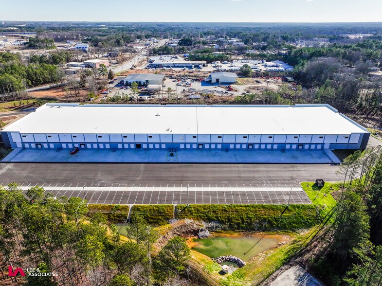 More Photos Of 5380 Dixie Industrial, Lake City Distribution For Lease