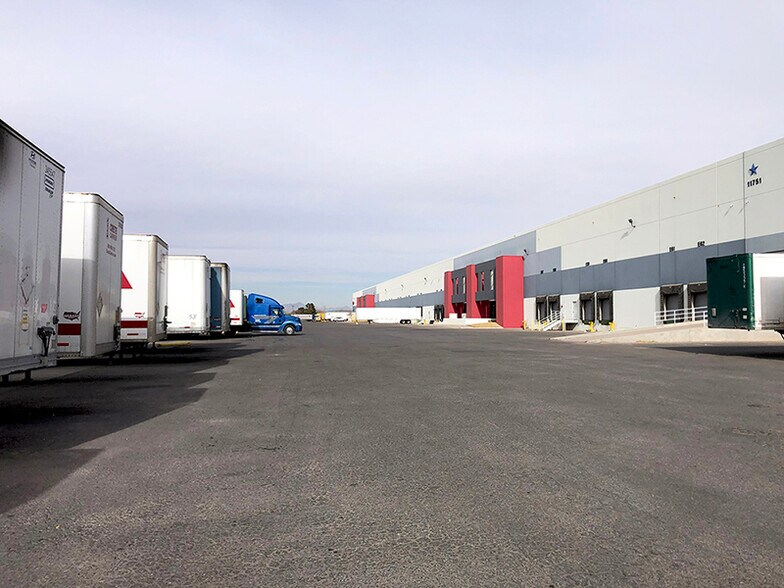 More Photos Of 11751 Alameda Ave, Socorro Distribution For Lease