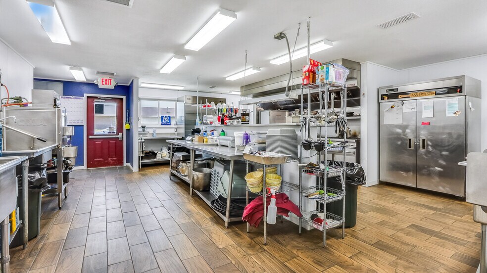 More Photos Of 1114 N Bluebird Rd, Eagle River Bar For Sale