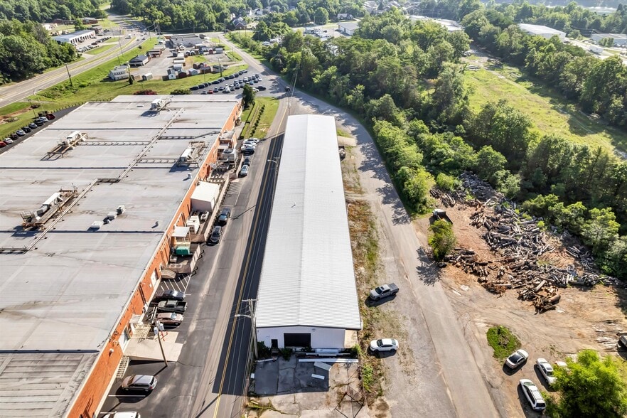 More Photos Of 112 Belgrade Rd, Oak Ridge Warehouse For Lease