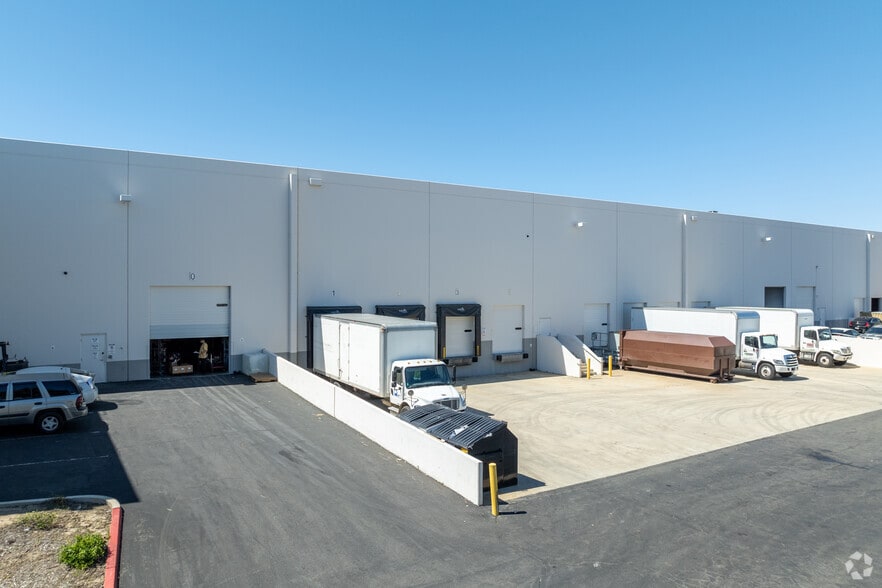 More Photos Of 28908 Avenue Paine, Valencia Warehouse For Lease