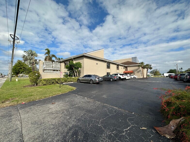 More Photos Of 923 Del Prado Blvd S, Cape Coral Medical For Sale