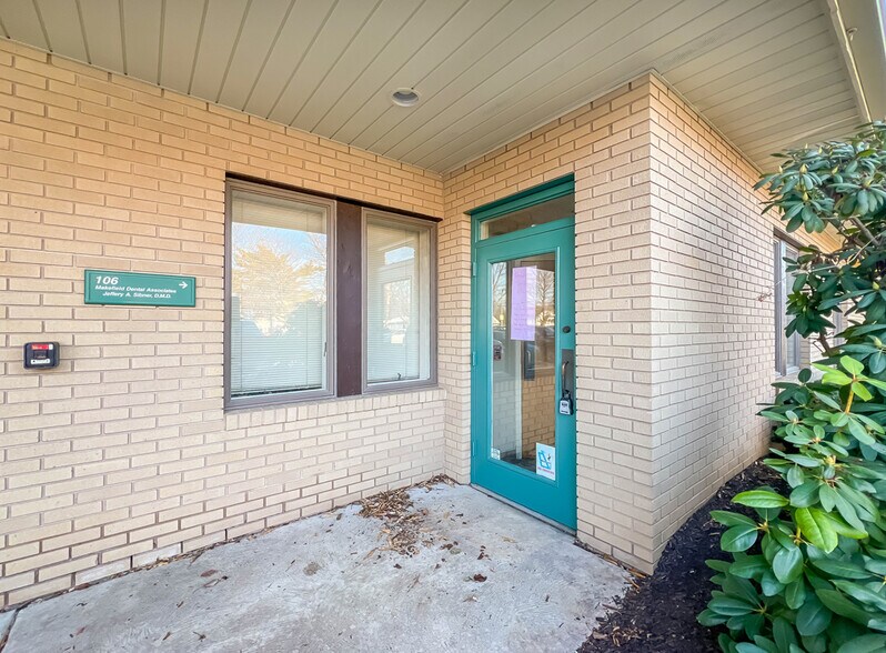 More Photos Of 333 N Oxford Valley Rd, Fairless Hills Medical For Lease