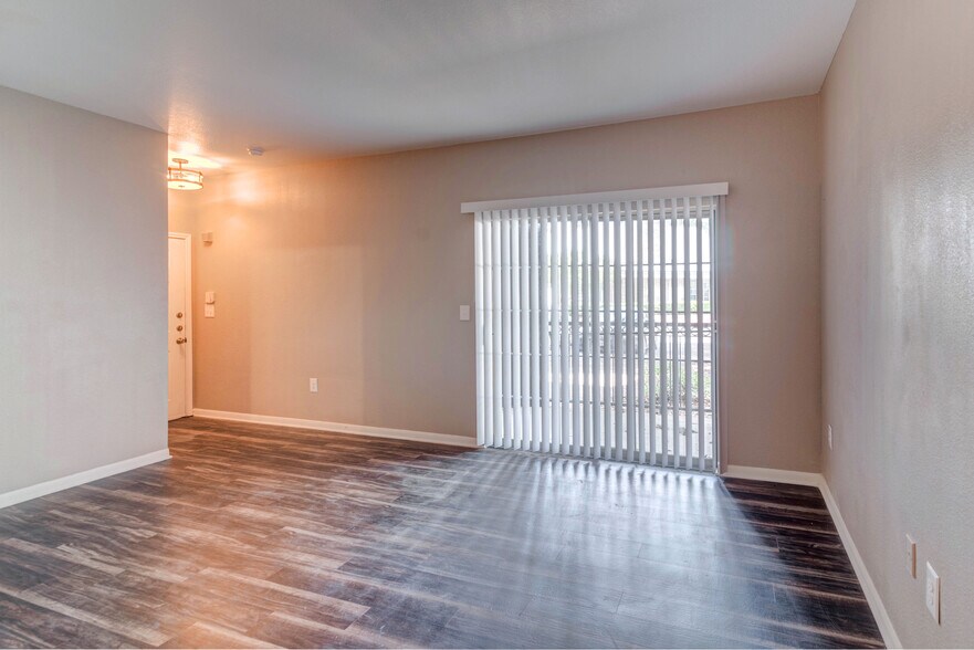 More Photos Of 1045 Sanger Ave, New Braunfels Apartments For Sale
