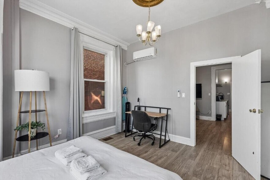 More Photos Of 1611 S Broad St, Philadelphia Specialty For Sale