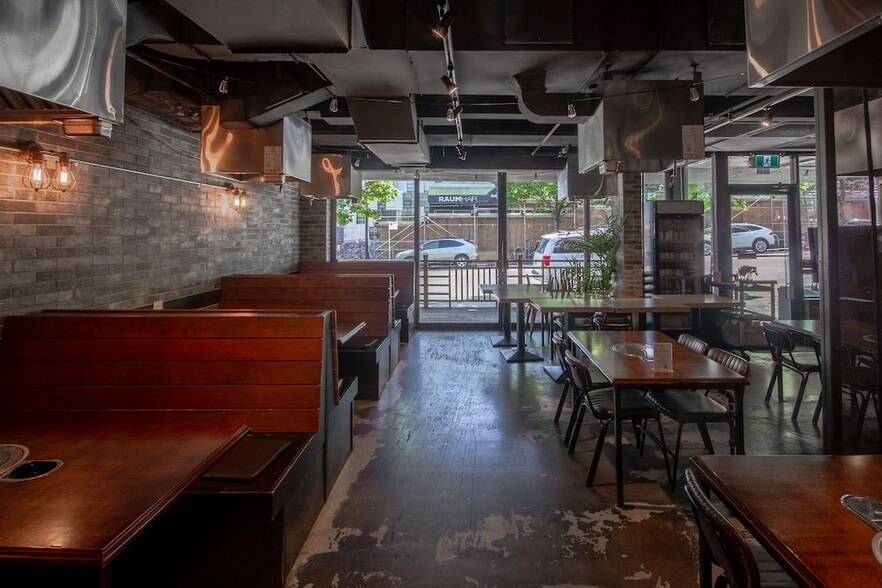 More Photos Of 1536 Robson St, Vancouver Storefront For Sale