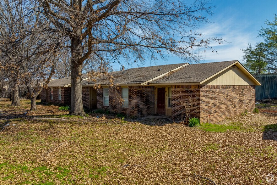 More Photos Of 100 W. Oak St., Webbers Falls Apartments For Sale