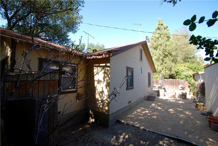 More Photos Of 1113 Yale Ave, Claremont Apartments For Sale