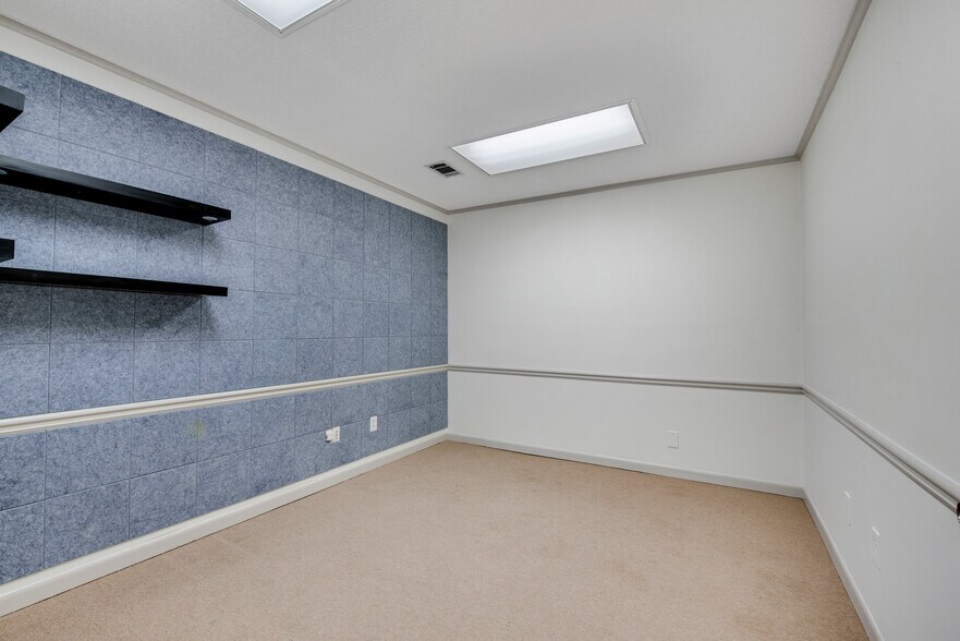 More Photos Of 11205 Alpharetta Hwy, Roswell Office Residential For Sale