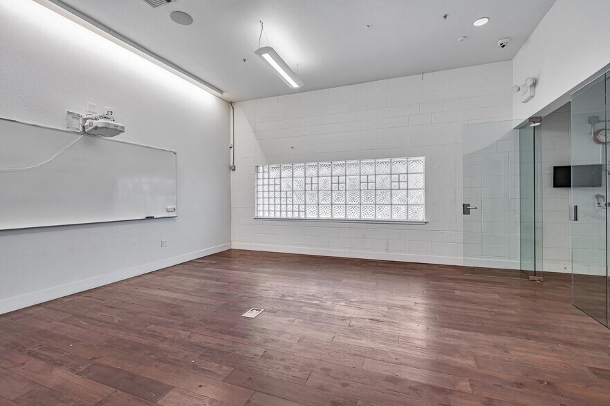 More Photos Of 1320-1326 9th St, Berkeley Warehouse For Sale