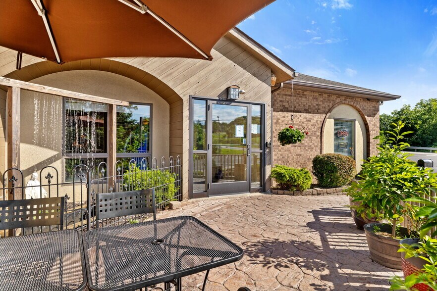 More Photos Of 2001 E Washington St, New Castle Restaurant For Sale