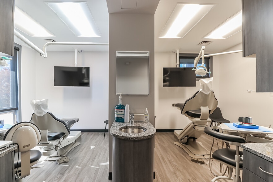 More Photos Of 2626 Washington St, Waukegan Medical For Sale