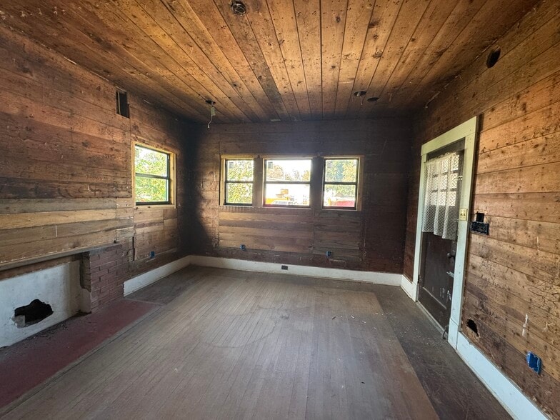 More Photos Of 4219 S Presa St, San Antonio General Retail For Sale