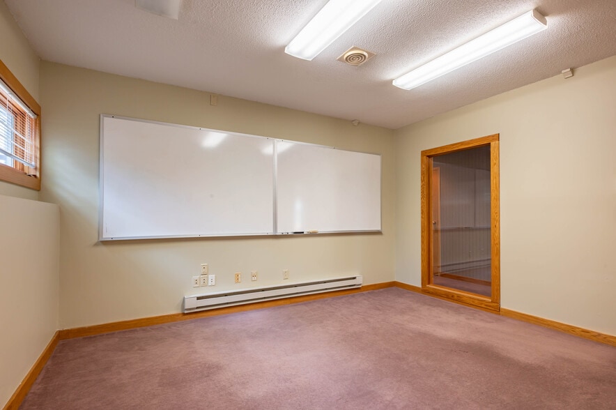 More Photos Of 74 Northeastern Blvd, Nashua Medical For Sale