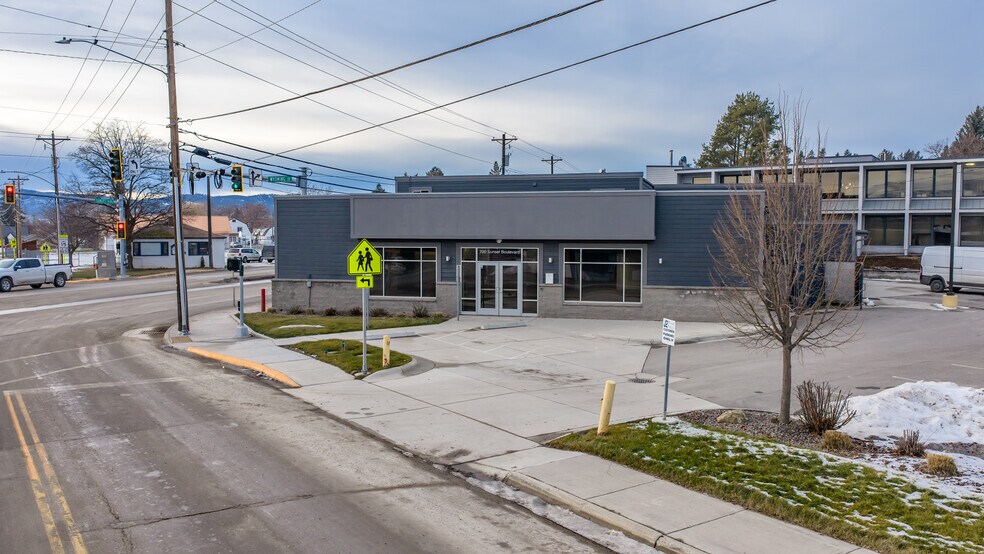 More Photos Of 115 1/2 W Wyoming St, Kalispell Showroom For Lease
