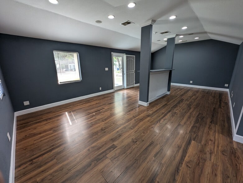 More Photos Of 1901 W Sligh Ave, Tampa Office For Sale