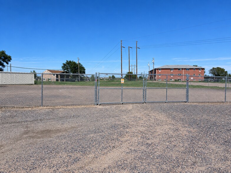 More Photos Of 440 Charmony Frontage Rd, Sterling Warehouse For Lease