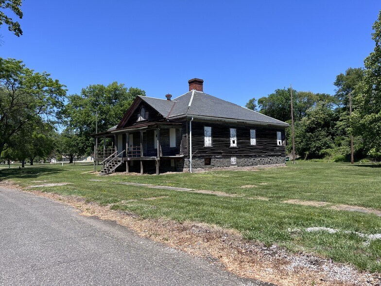 More Photos Of 1653 Maple Blvd, Delaware City Office For Sale