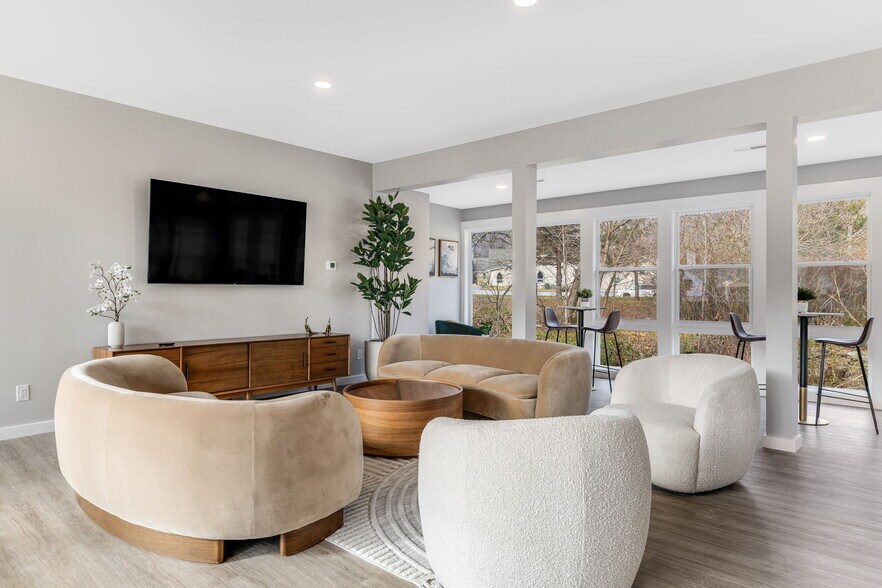 More Photos Of 4102 Soco Rd, Maggie Valley Hotel For Sale