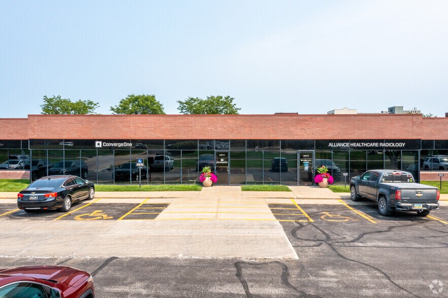 More Photos Of 7601 Office Plaza Dr N, West Des Moines Office For Lease