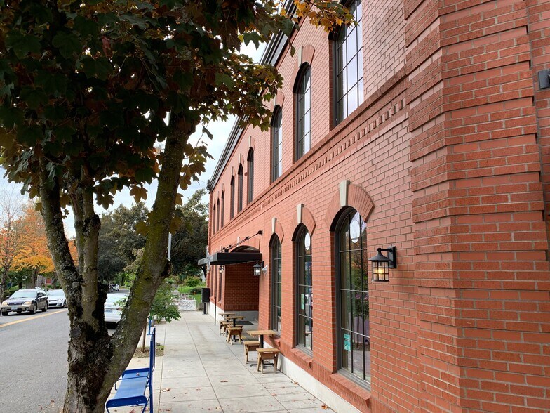 More Photos Of 2393 NE Fremont St, Portland Freestanding For Lease