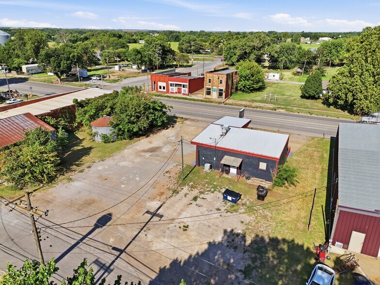 More Photos Of 112 N Chisholm Trl, Dover Restaurant For Sale
