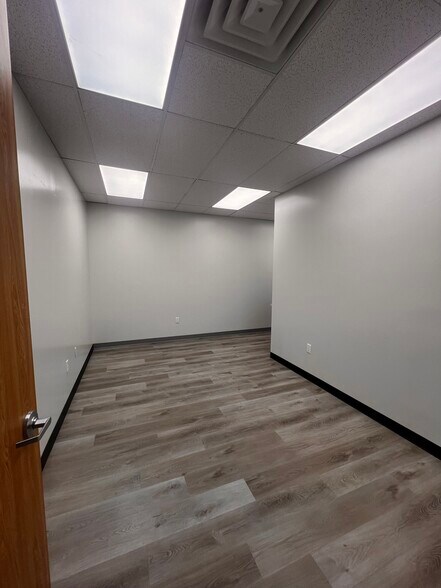 More Photos Of 11950 Alief Clodine Rd, Houston Light Distribution For Lease